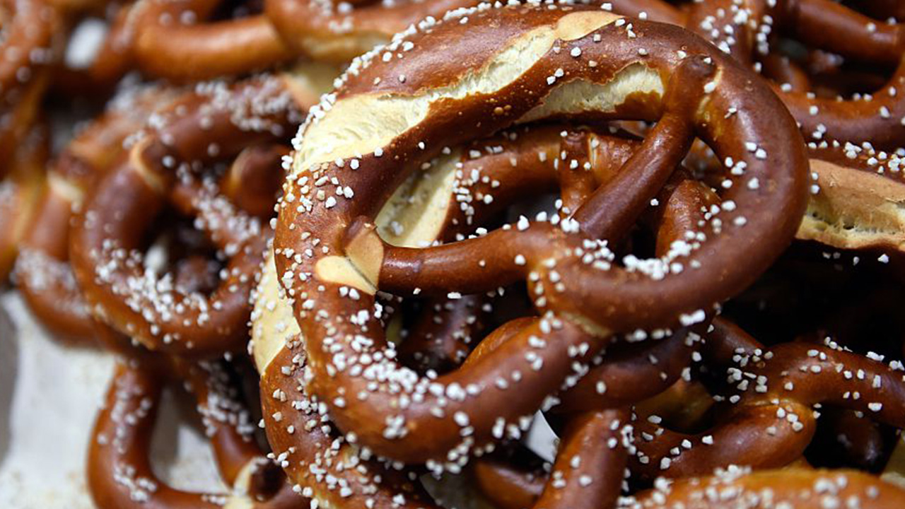 Students served pretzels covered in oven cleaner, lawsuit claims — Duluth Schools news